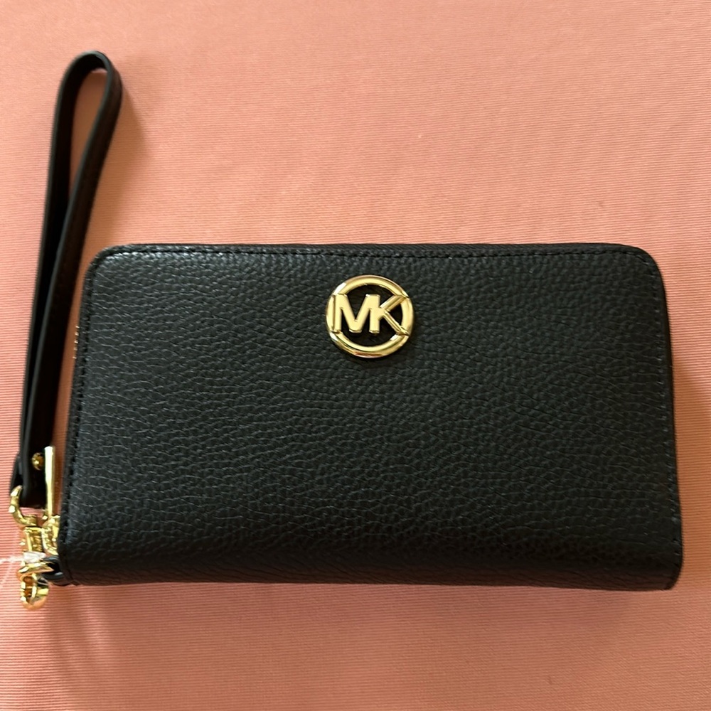 New Michael Kors Wallet. Gold Zipper and Logo. Black.